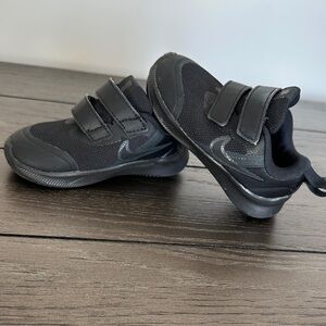 Nike Kids Black Velcro Sneakers